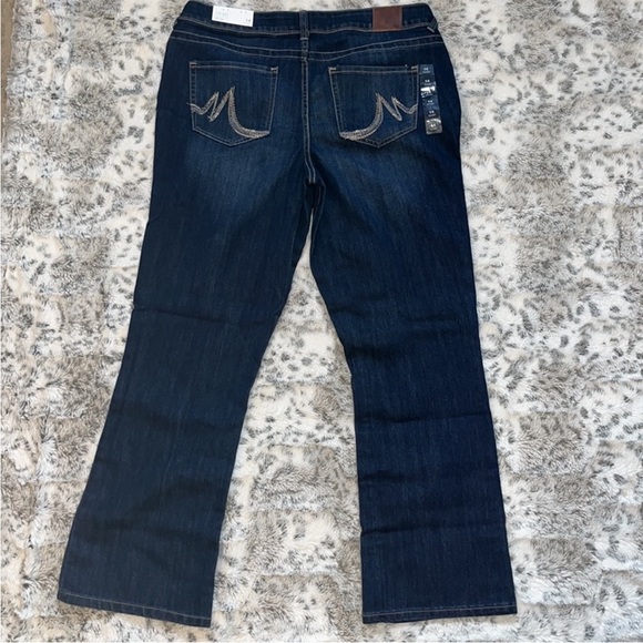 Maurices BNWT mid rise slim boot cut denim flex 14short dark wash jeans - Picture 4 of 5